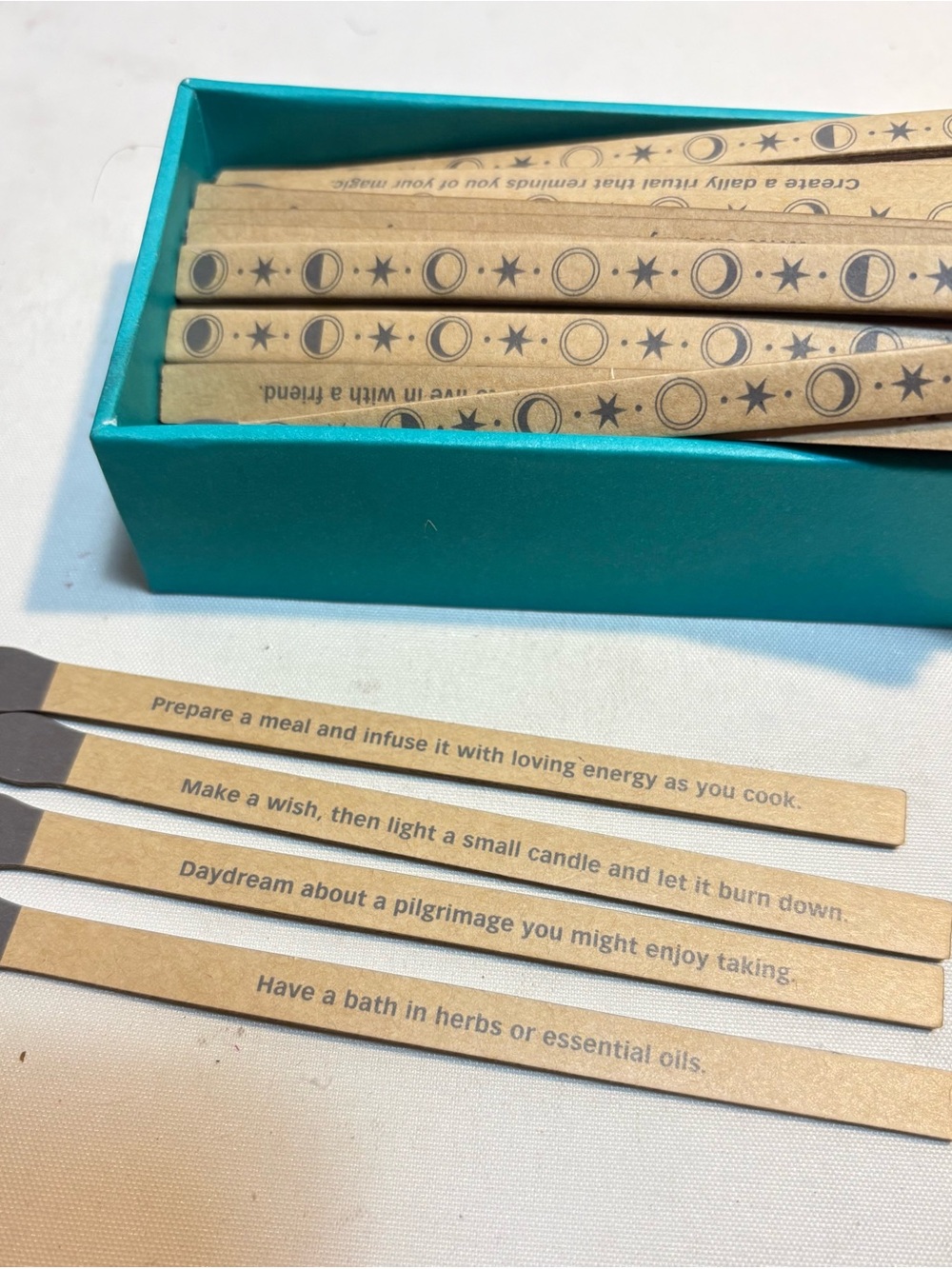 Spark Magic: 50 Ways to Find Your Power novelty matchstick Chronicle Books - Picture 3 of 4